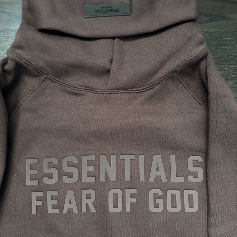 Fear of God Essential’s Plum Hoodie New With Tags Size Large - Picture 2 of 6